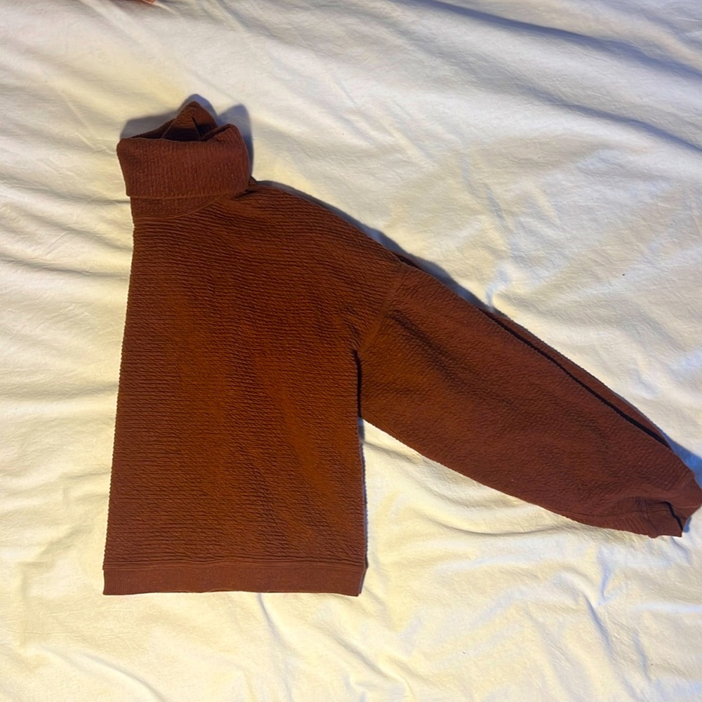 Lululemon ribbed funnel neck pullover